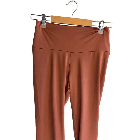 NWT Timing Mauve Satin Look Fit in Leggings Women's L - Picture 3 of 7